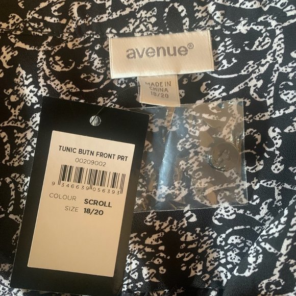 NWT AVENUE BUTTON FRONT SCROLL PRINT ROLL-TAB SLEEVE TUNIC BLACK/WHITE 18/20 - Picture 6 of 7